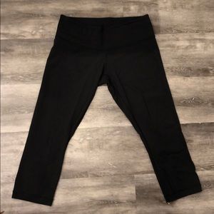 Lululemon black cropped leggings